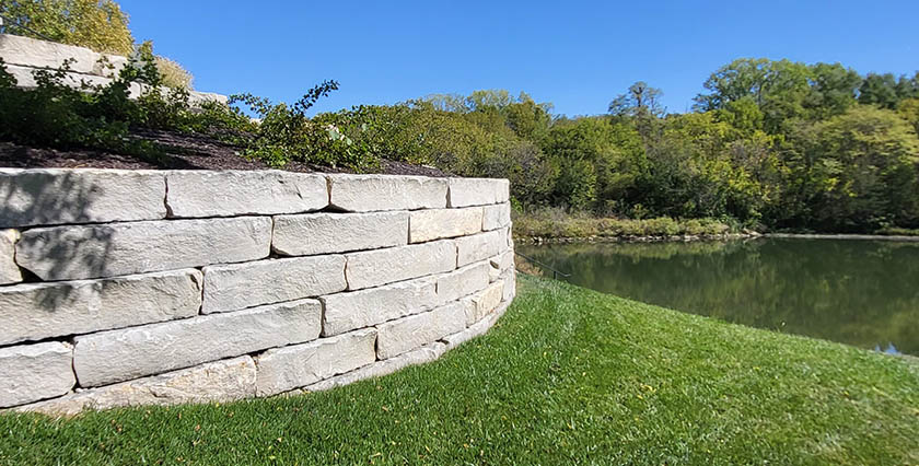 Stone retaining wall
